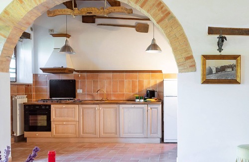 San Severino Marche House | Typical Le Marche region house surrounded by lush greenery, perfect for holidays and relaxation!