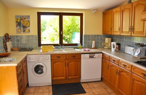 Anglars-Nozac House | Typical Lotoise house set in lush greenery with private pool.