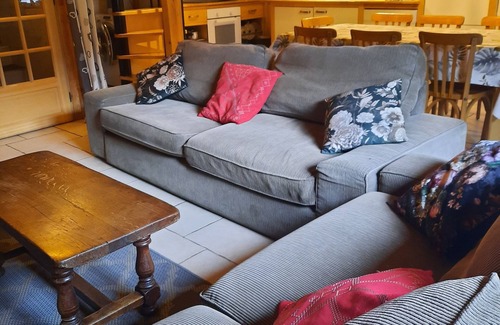 Antignac House | TYPICAL PYRENEAN CHALET BARN, ENCLOSED GARDEN, 5 MINS FROM LUCHON