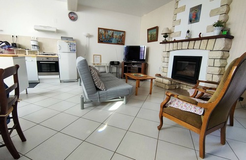 Barzan House | Typical quiet 'charentaise' house in the countryside