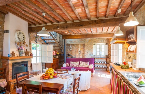 Capannori House | Typical Tuscan house: swimming pool enclosed garden air conditioning fireplace