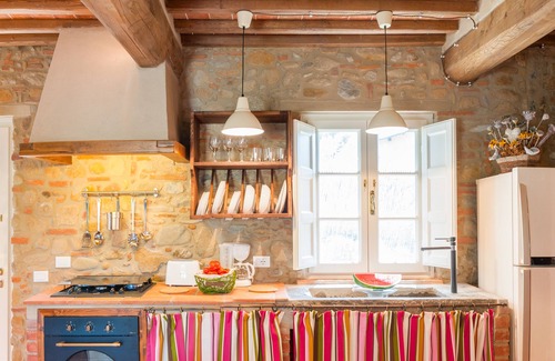 Capannori House | Typical Tuscan house: swimming pool enclosed garden air conditioning fireplace