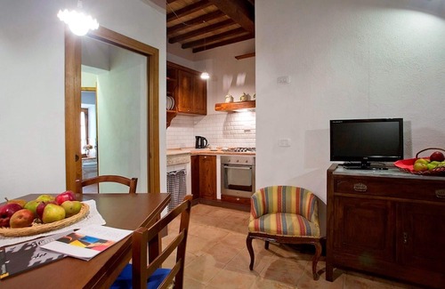 Monticiano Apartment | Typical Tuscan residence in an ancient village on the outskirts of Siena
