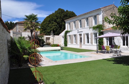 Etaules House | Typique Charentaise - Private heated pool - 3 Bedrooms - 2 Bathrooms