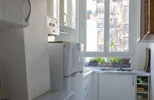 12th Arrondissement Apartment | Typiquement Parisien, Simple, Confortable et Bien Situé