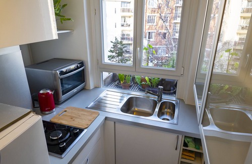 12th Arrondissement Apartment | Typiquement Parisien, Simple, Confortable et Bien Situé