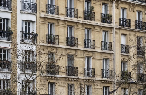 12th Arrondissement Apartment | Typiquement Parisien, Simple, Confortable et Bien Situé