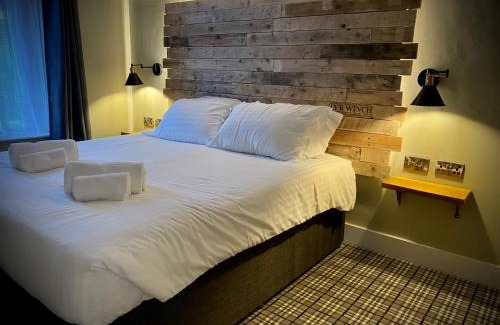 Old St Mellons Hotel | Tyr Winch