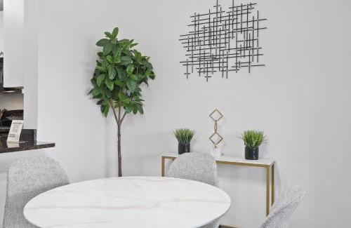 McLean Apartment | Tysons Galleria Retreat