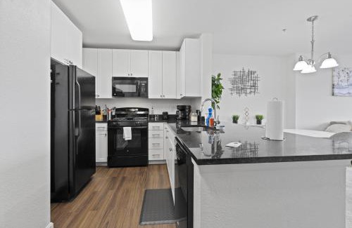 McLean Apartment | Tysons Galleria Retreat