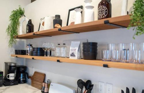 Logan Apartment | U-District Loft near GU w Self Check-in and Wifi
