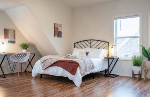 Logan Apartment | U-District Loft near GU w Self Check-in and Wifi