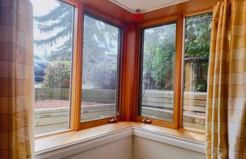 Southwest Edmonton House | U of A Homestay, Trails & Whyte Ave