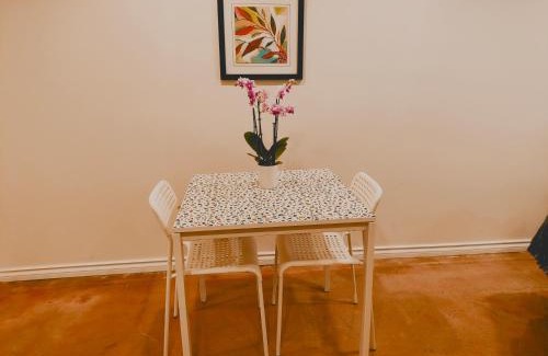 Southwest Edmonton House | U of A Homestay, Trails & Whyte Ave