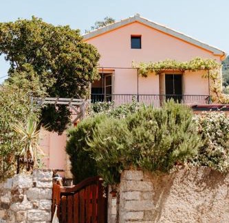 Santa-Maria-Figaniella House | U Parasu