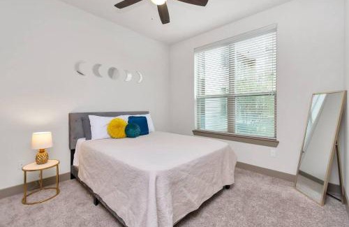 East Downtown Houston Apartment | U1 Penthouse With CAR Dwntown Houston 1BR 1BTH