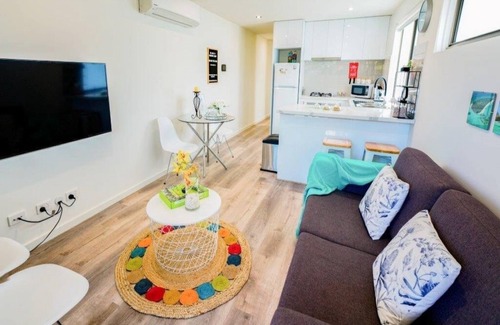 Brunswick West Apartment | U101 Brunswick Living First Flor Balcony Close APT n CBD FreeWifi Tram Doorstep