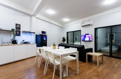 Bang Na Apartment | U4 Large 2 bed rooms full kitchen 200m to BTS