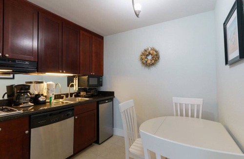Ruskin Apartment | U408 Balcony/Resort Amenities! Free Parking/Wifi/Self Check in/Restaurants