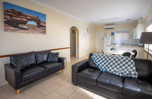 Kalbarri Apartment | U5 Family friendly accommodation directly across from the Beach, Murchison River