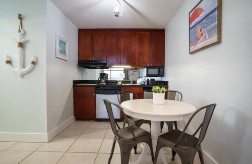 Ruskin Condo | U513 Cool Vibes Ground Unit- Pools, Beach, Gym, Pier, Courts!