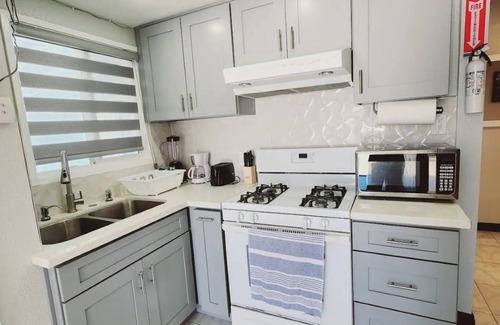 Garden Grove House | UB 2 Bedrooms House Near Disney