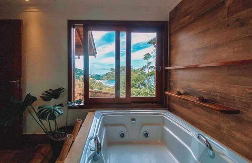 Tenorio House | Ubatuba Tenório Beach. Sea view. Excellent Family Res with Pool