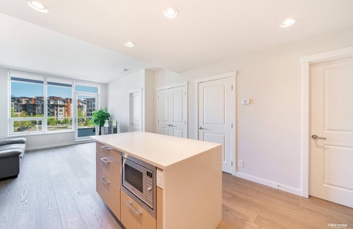 Vancouver House | UBC luxury One bed room apartment for long term