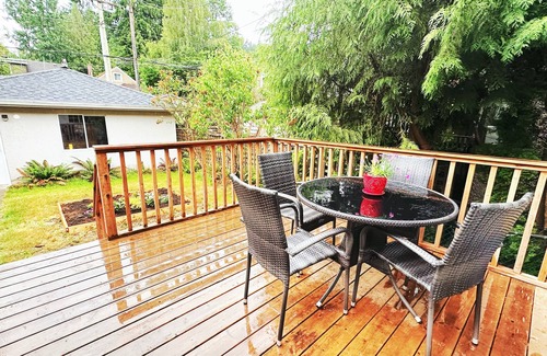 West Point Grey Villa | UBC trailhead villa ,beaches in10 minuteswalk,local boutique restaurant 5minutes