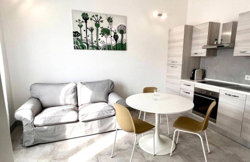 Arezzo Apartment | Ubertini House color and charm in a two-room apartment