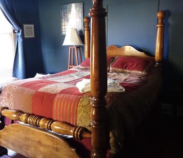 Staunton Bed & Breakfast | Ubon Thai Victorian Inn & Restaurant