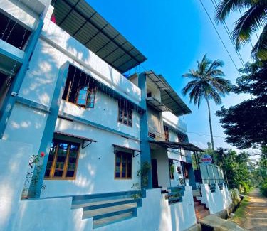 Sulthan Bathery Hotel | UCK VILLAS Muthanga