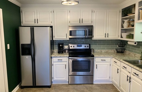 Watkinsville House | UGA Tix available with booking! Cozy home near Athens, shops, stadium, etc.