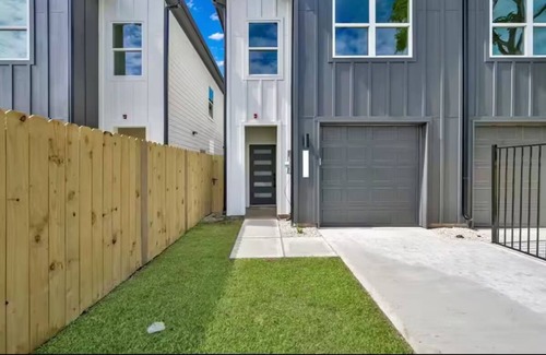 Greater Third Ward House | UH - TSU - TOYOTA CENTER - MED CENTER