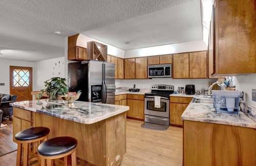 Eustis House | Uhost AI | 4BR Getaway |Cozy Firepit & Hot Tub Fun