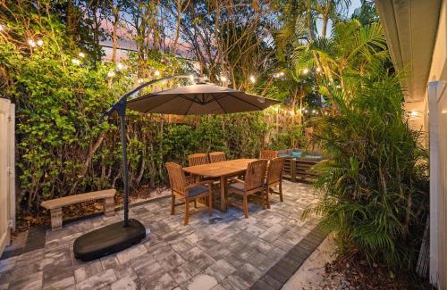 Victoria Park Apartment | Uhost AI - Elegant 1B Haven in Fort Lauderdale