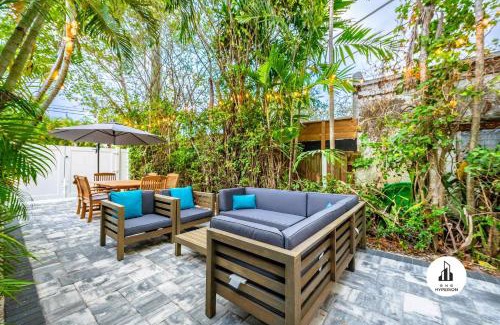 Victoria Park Apartment | Uhost AI - Elegant 1B Haven in Fort Lauderdale