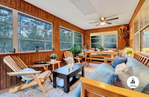 Eustis House | Uhost AI - Get Cozy & Relax! 4BR, 2BA, Hot Tub