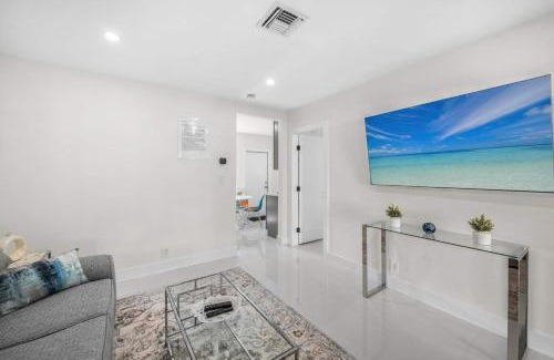 Victoria Park Apartment | Uhost AI - Remodeled 1B Oasis in Ft Lauderdale
