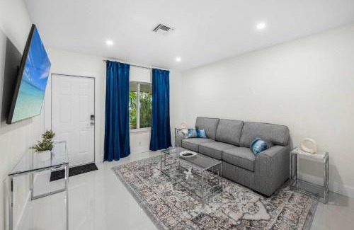 Victoria Park Apartment | Uhost AI - Remodeled 1B Oasis in Ft Lauderdale