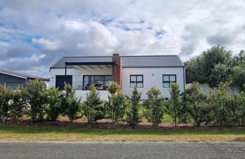 Pearly Beach House | Uitwaaien Beach Cottage