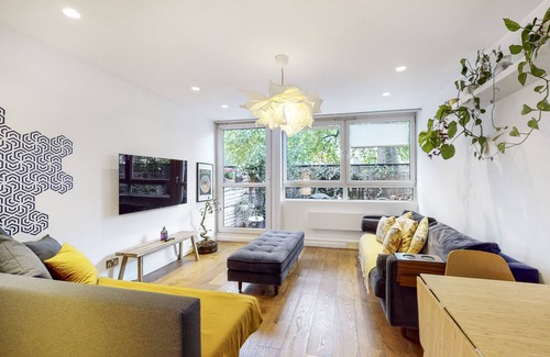 Euston Apartment | UK.LO.MUN - Charming 2-bedroom maisonette with private garden
