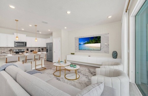 Tuscan Hills Villa | Ultimate 5 Bedroom Windsor Island Resort Pool home