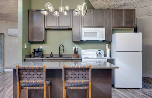 Stanley Apartment | Ultimate Adults-Only Romantic Hideaway | Seclusion, Hot Tub & Views