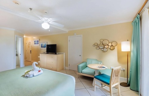 Rodney Bay Hotel | Ultimate Beach Escape! Three Relaxing Units, Beachfront, Pool, Free Parking!