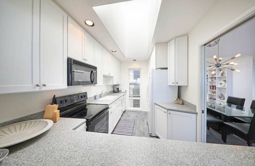 Carlsbad House | Ultimate Beach House for Your Next Vacay~50 feet from the Beach!