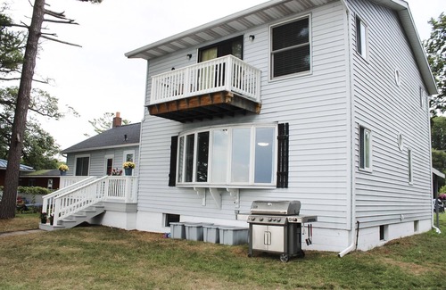 Au Gres House | Ultimate Beach Retreat on Lake Huron
