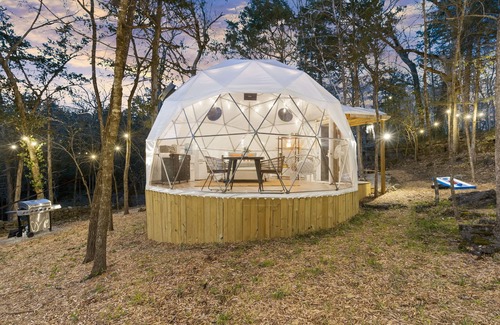 Eagle Rock House | Ultimate Couple's Getaway | Hot Tub & Trails
