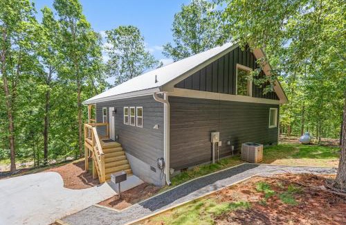 Cleveland House | Ultimate Couples Retreat w Fenced Yard for Pet