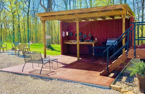 Lindseyville House | Ultimate Covered Wagon Pioneers Paradise